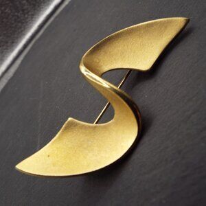 SARAH COVENTRY SATIN & BRIGHT GOLDEN *SSSSSWISH* PIN 67